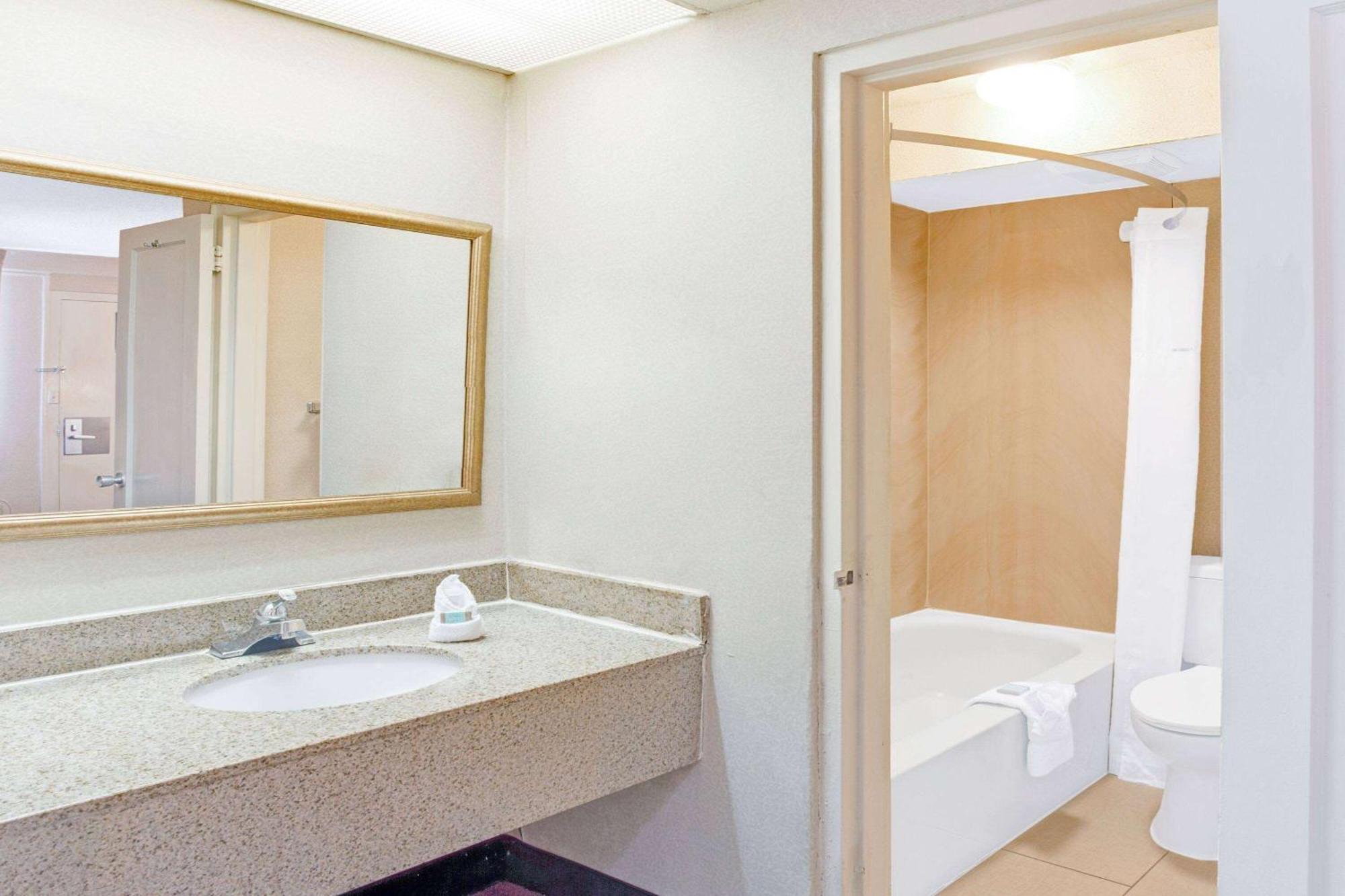 Travelodge By Wyndham Silver Spring Buitenkant foto