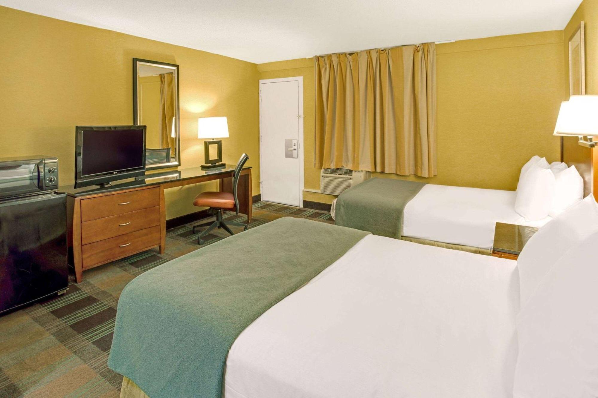 Travelodge By Wyndham Silver Spring Buitenkant foto